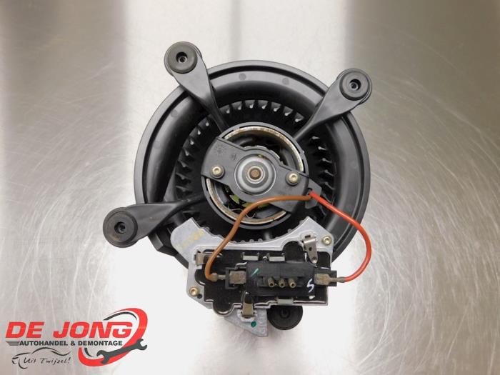 Używane Blower Mercedes E (W210) 2.2 E-220D 16V Cena € 34,95 Procedura marży oferowane przez Autodemontagebedrijf de Jong