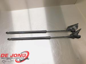 Gebruikte Gasdemperset Achterklep Mercedes Vito (447.6) 2.2 119 CDI 16V BlueTEC Prijs € 41,13 Inclusief btw aangeboden door Autodemontagebedrijf de Jong