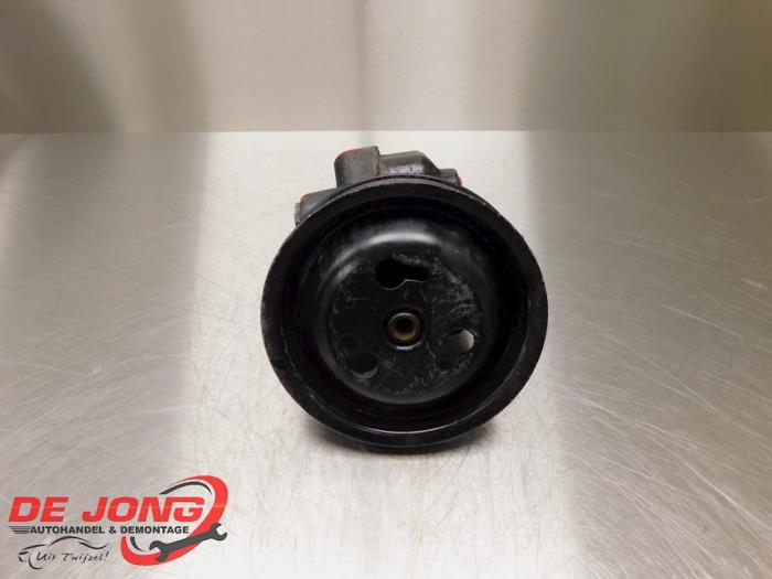 Gebruikte Servopomp Ford Fiesta 5 (JD/JH) 1.25 16V Prijs € 39,99 Margeregeling aangeboden door Autodemontagebedrijf de Jong