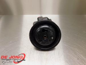 Gebruikte Servopomp Ford Fiesta 5 (JD/JH) 1.25 16V Prijs € 39,99 Margeregeling aangeboden door Autodemontagebedrijf de Jong