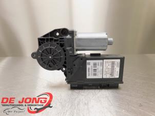 Gebruikte Raammotor Portier Audi A8 (D3) 3.0 TDI V6 24V Quattro Prijs € 28,99 Margeregeling aangeboden door Autodemontagebedrijf de Jong