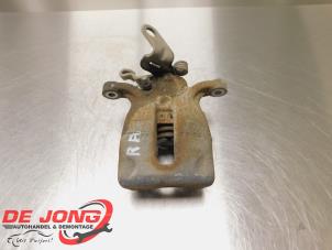 Gebruikte Remklauw (Tang) rechts-achter Seat Leon SC (5FC) 2.0 TDI FR 16V Prijs € 19,90 Margeregeling aangeboden door Autodemontagebedrijf de Jong