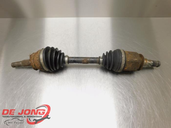 Gebruikte Aandrijfas links-voor Nissan Navara (D40) 2.5 dCi 16V 4x4 Prijs € 74,99 Margeregeling aangeboden door Autodemontagebedrijf de Jong