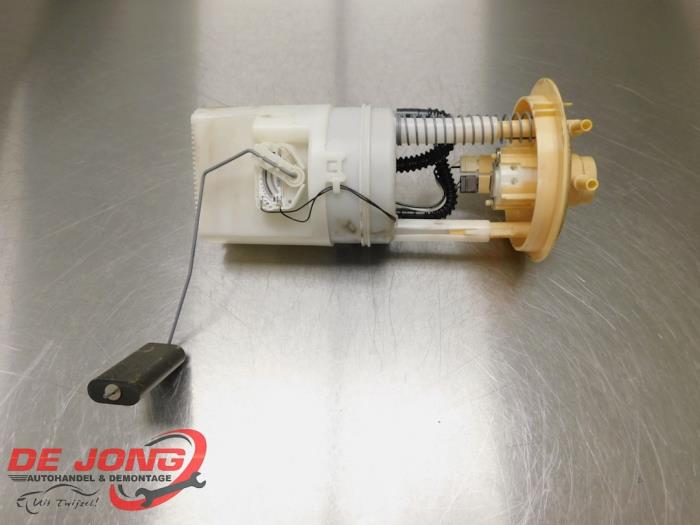 Gebruikte Brandstofpomp Elektrisch Mitsubishi Colt (Z2/Z3) 1.1 12V Prijs € 19,99 Margeregeling aangeboden door Autodemontagebedrijf de Jong