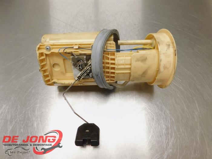 Gebruikte Tank element Pomp Volkswagen Transporter T5 2.5 TDi Prijs € 69,99 Margeregeling aangeboden door Autodemontagebedrijf de Jong