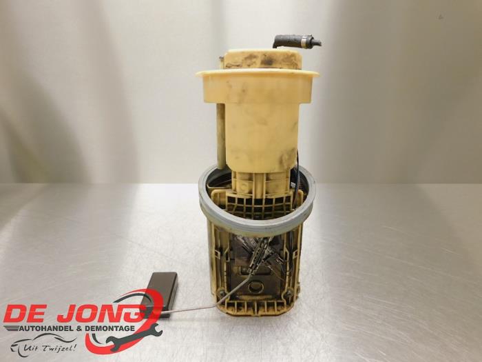 Gebruikte Tank element Pomp Volkswagen Touran (1T1/T2) 2.0 TDI 16V 140 Prijs € 19,99 Margeregeling aangeboden door Autodemontagebedrijf de Jong
