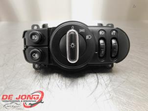 Gebruikte Licht Schakelaar Mini Mini (F55) 1.5 12V Cooper D Prijs € 27,45 Margeregeling aangeboden door Autodemontagebedrijf de Jong