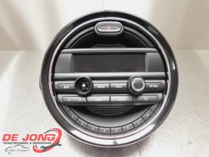 Gebruikte Radio Mini Mini (F55) 1.5 12V Cooper D Prijs € 149,99 Margeregeling aangeboden door Autodemontagebedrijf de Jong
