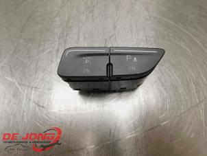 Gebruikte Handrem schakelaar Ford Focus 3 Wagon 2.0 TDCi 16V 140 Prijs € 24,00 Margeregeling aangeboden door Autodemontagebedrijf de Jong