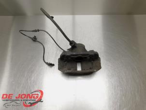 Gebruikte Remklauw (Tang) rechts-voor Mercedes SLK (R171) 3.0 280 V6 24V Prijs € 69,99 Margeregeling aangeboden door Autodemontagebedrijf de Jong