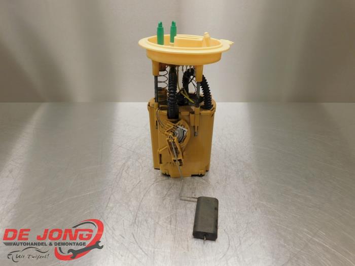 Gebruikte Tank element Pomp Volkswagen Golf Plus (5M1/1KP) 2.0 TDI 16V Prijs € 18,95 Margeregeling aangeboden door Autodemontagebedrijf de Jong