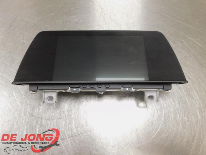 Gebruikte Display Multi Media regelunit BMW 3 serie (F30) 330e iPerformance Prijs € 249,99 Margeregeling aangeboden door Autodemontagebedrijf de Jong
