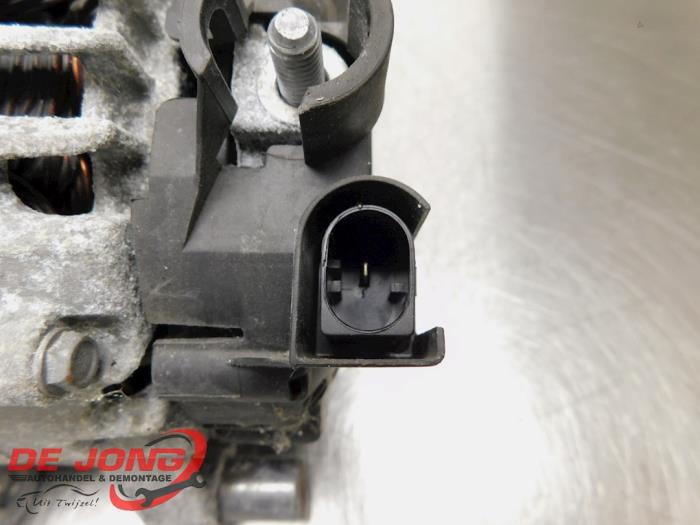 Dynamo van een Ford C-Max (DXA) 2.0 TDCi 16V 2011