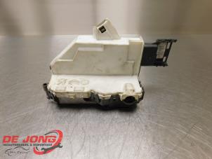 Gebruikte Deurslot Mechaniek 4Deurs rechts-voor Peugeot 308 SW (4E/H) 1.6 HDi 16V Prijs € 17,99 Margeregeling aangeboden door Autodemontagebedrijf de Jong