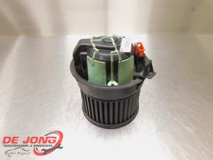 Gebruikte Kachel Ventilatiemotor Peugeot 308 SW (4E/H) 1.6 HDi 16V Prijs € 14,90 Margeregeling aangeboden door Autodemontagebedrijf de Jong