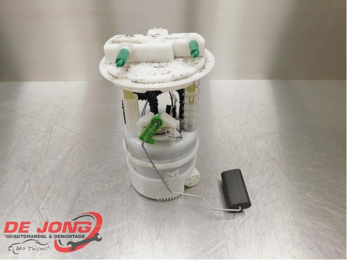 Gebruikte Tank element Pomp Renault Clio IV (5R) 1.2 16V Prijs € 52,45 Margeregeling aangeboden door Autodemontagebedrijf de Jong