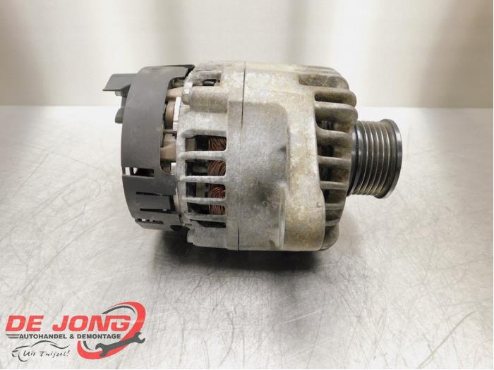 Dynamo van een Fiat 500L 2013