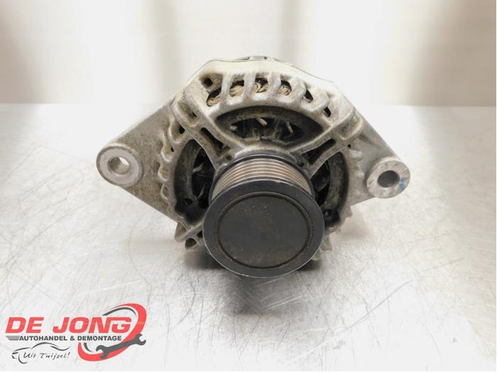 Dynamo van een Fiat 500L 2013