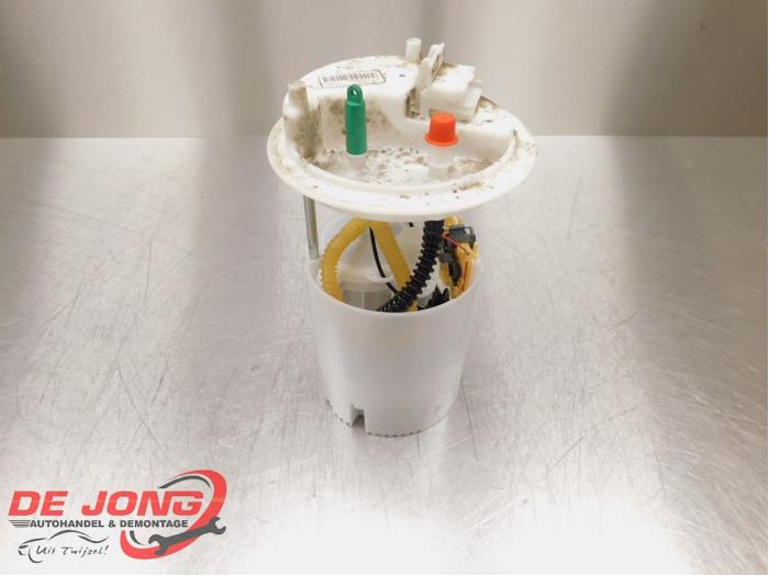 Gebruikte Tank element Pomp Opel Corsa E 1.4 Turbo 16V Prijs € 74,99 Margeregeling aangeboden door Autodemontagebedrijf de Jong