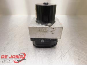 ABS Pomp van een Opel Insignia 2.8 V6 Turbo 24V 4x4 Ecotec 2012