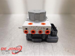 Gebruikte ABS Pomp Renault Captur (2R) 0.9 Energy TCE 12V Prijs € 13,99 Margeregeling aangeboden door Autodemontagebedrijf de Jong