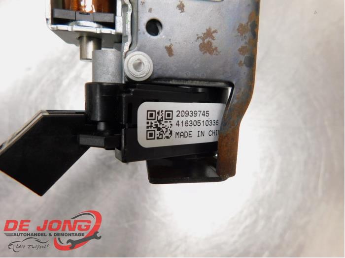 Kontaktslot+Sleutel van een Opel Zafira Tourer (P12) 2.0 CDTI 16V 165 Ecotec 2014