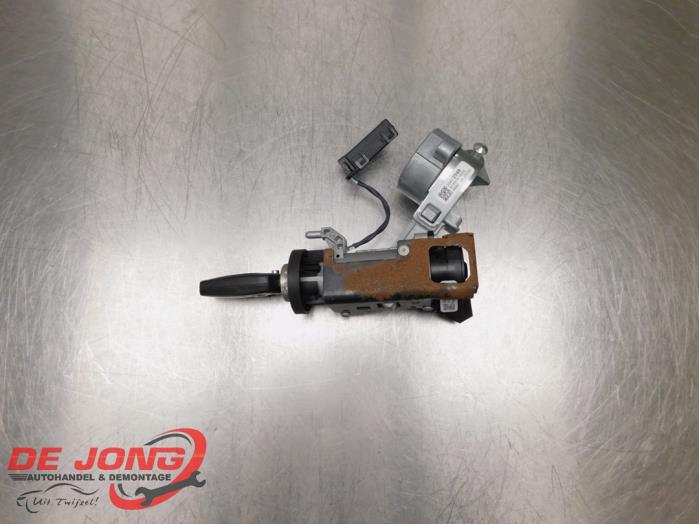 Kontaktslot+Sleutel van een Opel Zafira Tourer (P12) 2.0 CDTI 16V 165 Ecotec 2014