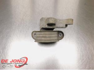 Gebruikte Motorrubber Volkswagen Transporter T5 2.0 TDI DRF Prijs € 31,70 Inclusief btw aangeboden door Autodemontagebedrijf de Jong