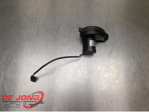 Gebruikte Chaufage Ventilatiemotor Mercedes ML I (163) 2.7 270 CDI 20V Prijs € 24,90 Margeregeling aangeboden door Autodemontagebedrijf de Jong