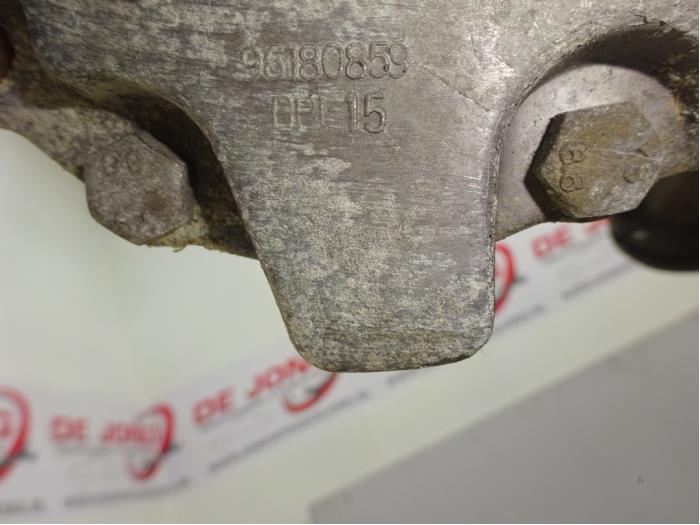 Versnellingsbak van een Daewoo Lacetti (KLAN) 1.6 16V 2005