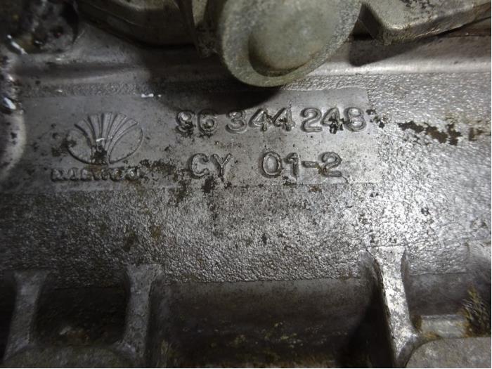 Versnellingsbak van een Daewoo Lacetti (KLAN) 1.6 16V 2005