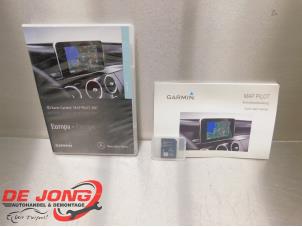 Gebruikte Navigatie SD-kaart Mercedes E (W213) E-220d 2.0 Turbo 16V Prijs € 35,00 Margeregeling aangeboden door Autodemontagebedrijf de Jong
