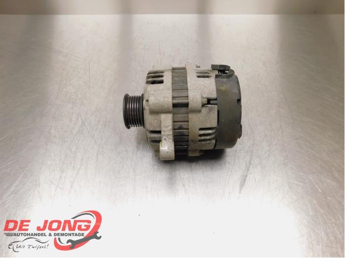 Dynamo van een Daewoo Lacetti (KLAN) 1.6 16V 2005