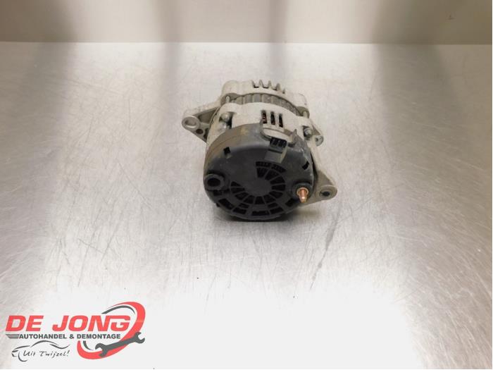 Dynamo van een Daewoo Lacetti (KLAN) 1.6 16V 2005