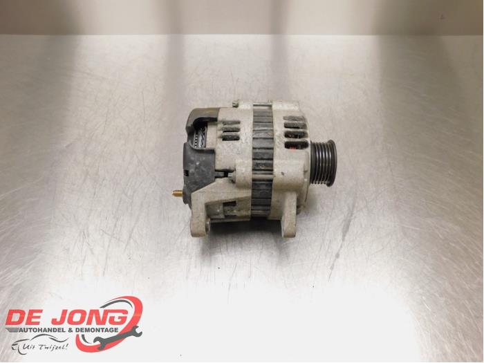 Dynamo van een Daewoo Lacetti (KLAN) 1.6 16V 2005
