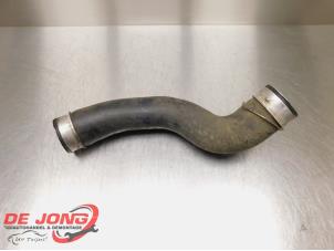 Gebruikte Intercooler Slang Mercedes E (W211) 2.2 E-220 CDI 16V Prijs € 14,99 Margeregeling aangeboden door Autodemontagebedrijf de Jong