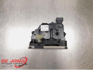 Gebruikte Deurslot Mechaniek 4Deurs links-achter Opel Corsa E 1.4 Turbo 16V Prijs € 17,90 Margeregeling aangeboden door Autodemontagebedrijf de Jong