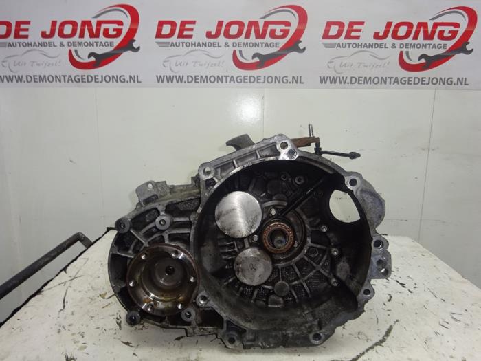 Gebruikte Versnellingsbak Volkswagen Touran (1T1/T2) 2.0 TDI DPF Cross Touran Prijs € 245,00 Margeregeling aangeboden door Autodemontagebedrijf de Jong