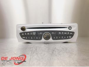 Gebruikte Radio CD Speler Renault Megane III Grandtour (KZ) 1.5 dCi 110 Prijs € 150,00 Margeregeling aangeboden door Autodemontagebedrijf de Jong