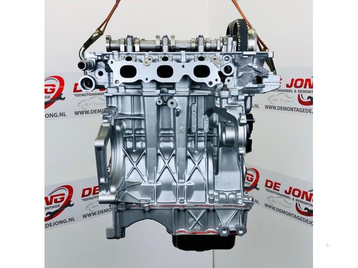 Motor van een Peugeot 208 I (CA/CC/CK/CL) 1.0 Vti 12V PureTech 2015