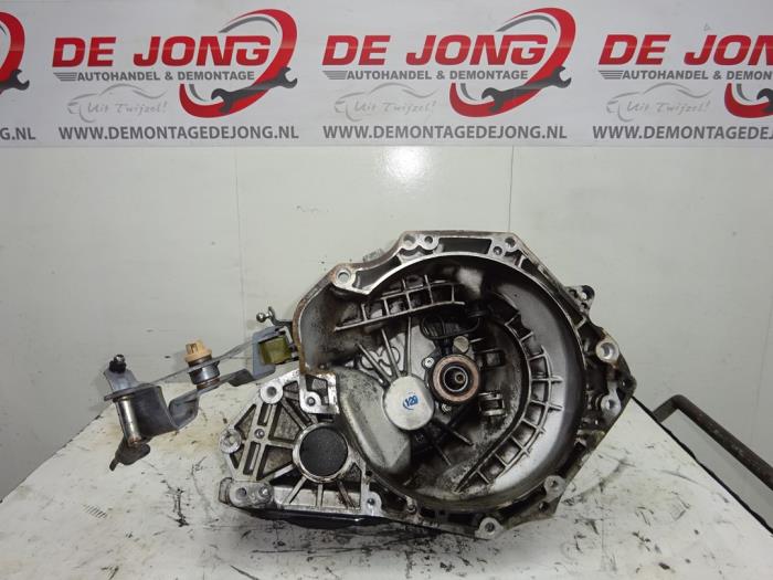 Gebruikte Versnellingsbak Opel Corsa D 1.4 16V Twinport Prijs € 190,00 Margeregeling aangeboden door Autodemontagebedrijf de Jong