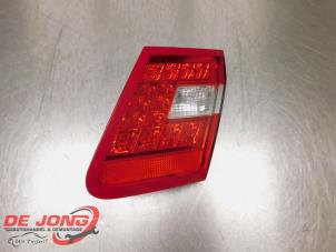 Gebruikte Achterlicht rechts Mercedes E (W212) E-220 CDI 16V BlueEfficiency,BlueTEC Prijs € 34,99 Margeregeling aangeboden door Autodemontagebedrijf de Jong