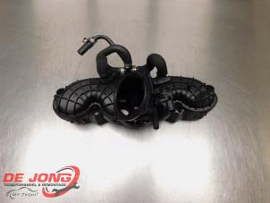 Gebruikte Inlaatspruitstuk Mercedes A (W176) 2.0 A-45 AMG Turbo 16V Prijs € 95,00 Margeregeling aangeboden door Autodemontagebedrijf de Jong