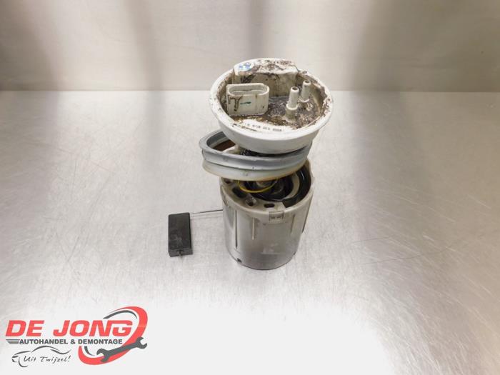Gebruikte Tank element Pomp Volkswagen Polo IV (9N1/2/3) 1.4 TDI 80 Prijs € 13,99 Margeregeling aangeboden door Autodemontagebedrijf de Jong