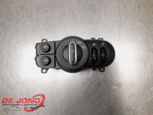 Gebruikte Licht Schakelaar Mini Mini (F56) 1.5 12V One D Prijs € 27,45 Margeregeling aangeboden door Autodemontagebedrijf de Jong