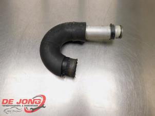 Gebruikte Intercooler Slang Hyundai Santa Fe I 2.0 CRDi 16V 4x4 Prijs € 75,00 Margeregeling aangeboden door Autodemontagebedrijf de Jong