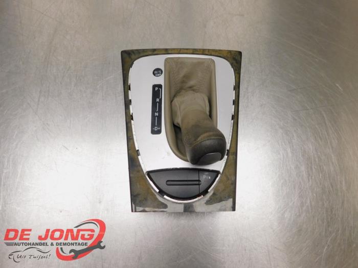 Gebruikte Versnellingspook Mercedes E (W211) 2.7 E-270 CDI 20V Prijs € 49,00 Margeregeling aangeboden door Autodemontagebedrijf de Jong