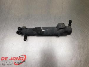 Gebruikte Koplampsproeier pomp Mercedes E (W211) 2.7 E-270 CDI 20V Prijs € 19,99 Margeregeling aangeboden door Autodemontagebedrijf de Jong