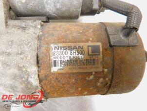 Startmotor van een Nissan X-Trail (T30) 2.0 16V 4x2 2005