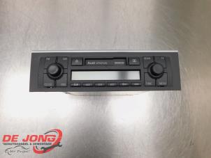 Gebruikte Radio/Cassette Audi A4 Avant (B6) 2.0 20V Prijs € 24,99 Margeregeling aangeboden door Autodemontagebedrijf de Jong